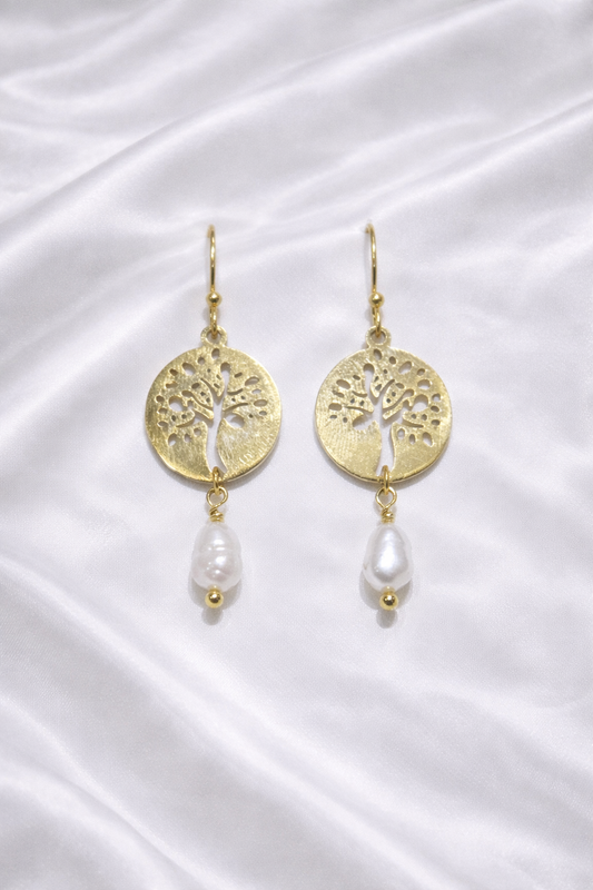 Boucles d’oreilles Alma arbre de vie doré avec perle blanche – La Merveille Bijoux