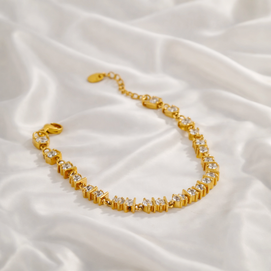 Bracelet femme en acier inoxydable doré serti de zircons blancs, modèle Calysta