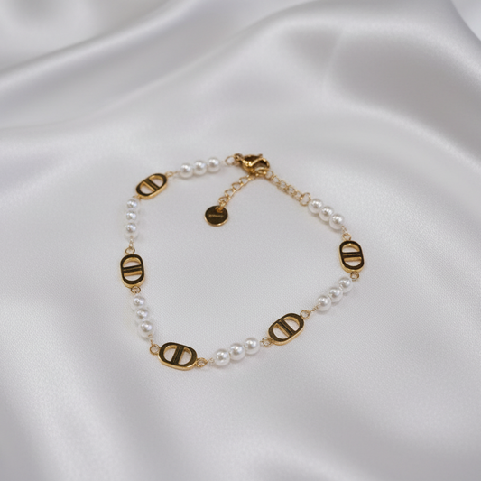 Bracelet délicat en perles blanches et acier inoxydable doré – La Merveille Bijoux 