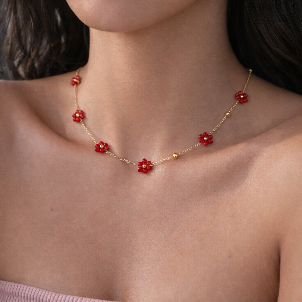 Collier fleurs en perles noires et billes dorées en acier inoxydable - la merveille bijoux