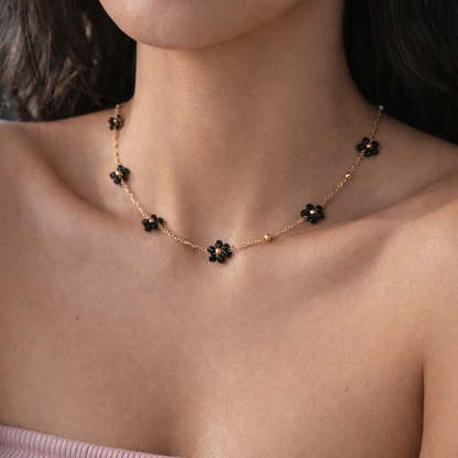 Collier fleurs en perles noires et billes dorées en acier inoxydable - la merveille bijoux 
collier-femme-fleurs-perles-acier-inoxydable-bijpix-fleurs