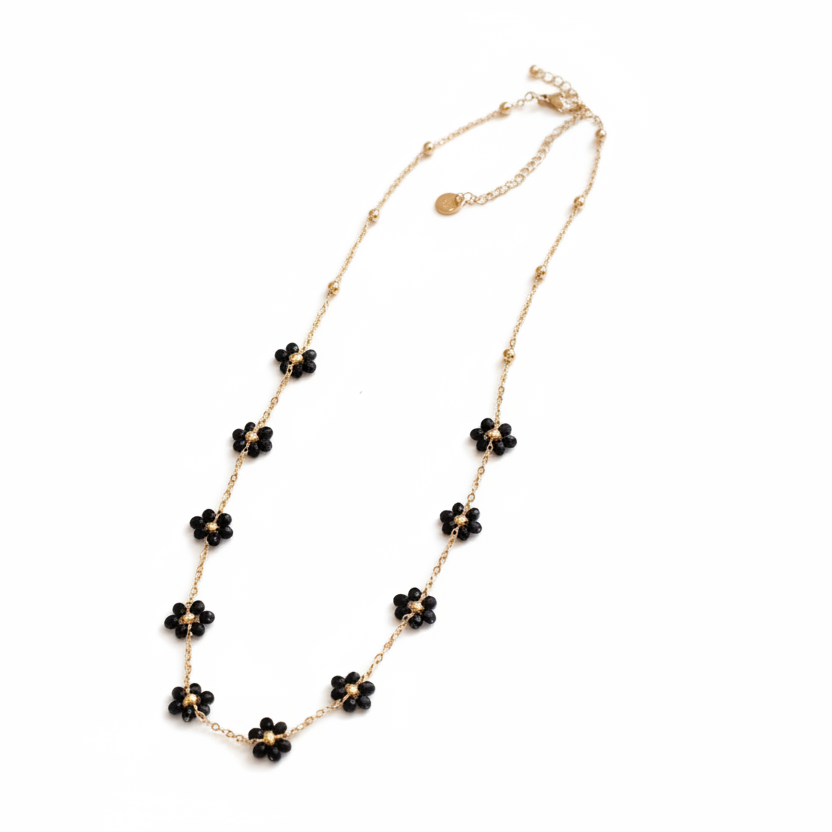 Collier doré à fleurs noires en acier inoxydable 
, Noctéa – La Merveille Bijoux