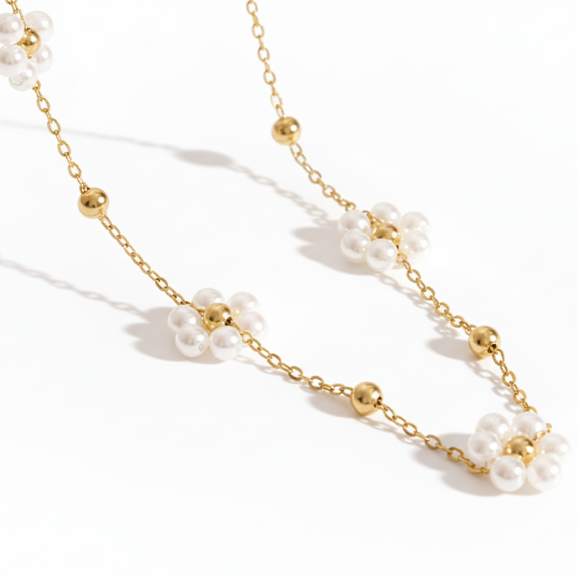 Collier fleurs en perles blanches et billes dorées en acier inoxydable - la merveille bijoux 