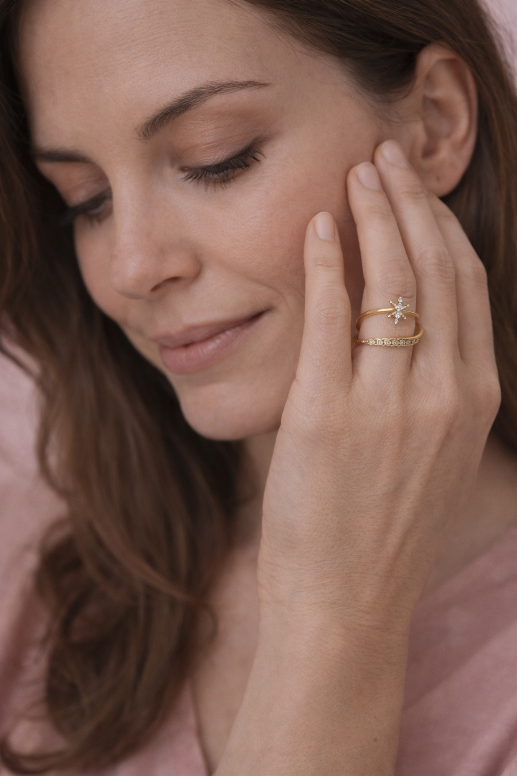 Bague Etoile – Ajustable en acier inoxydable et résistante à l’eau
Une étoile précieuse au creux de la main